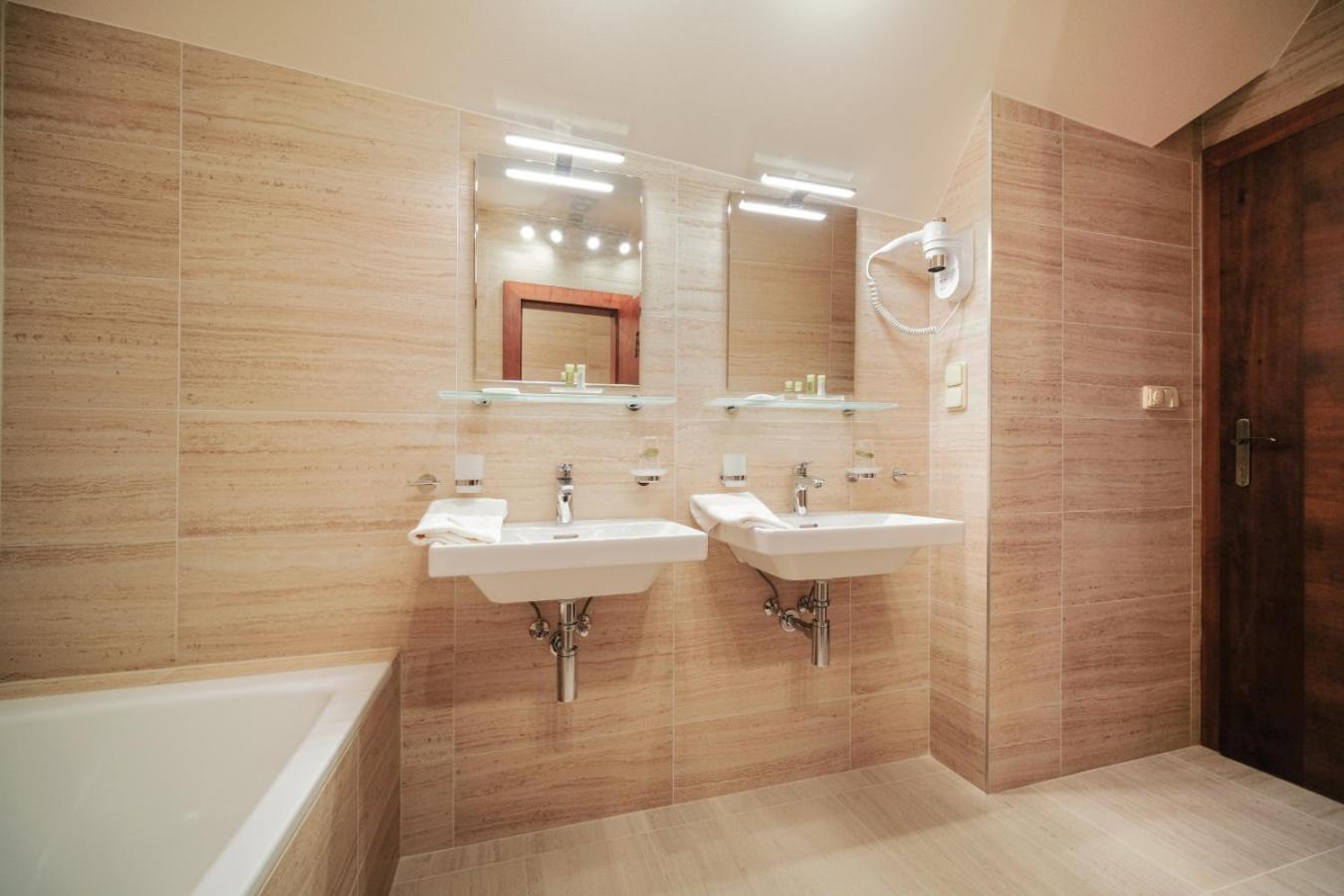 Hotel Fortna Chrudim Pokój zdjęcie